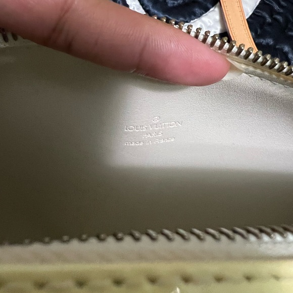 Louis Vuitton Bedford Monogram Vernis - Picture 10 of 12